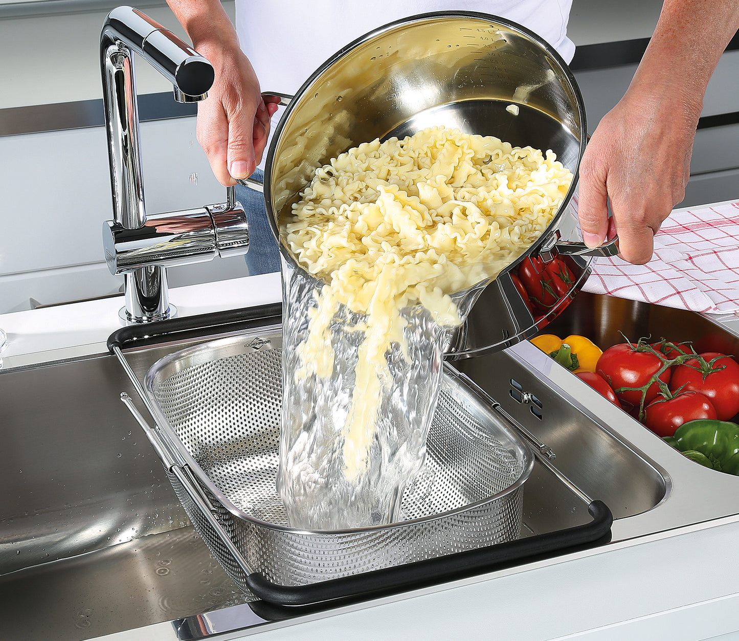 DELUXE Extendable Stainless Steel Vegetable Colander Strainer for Kitchen Sink