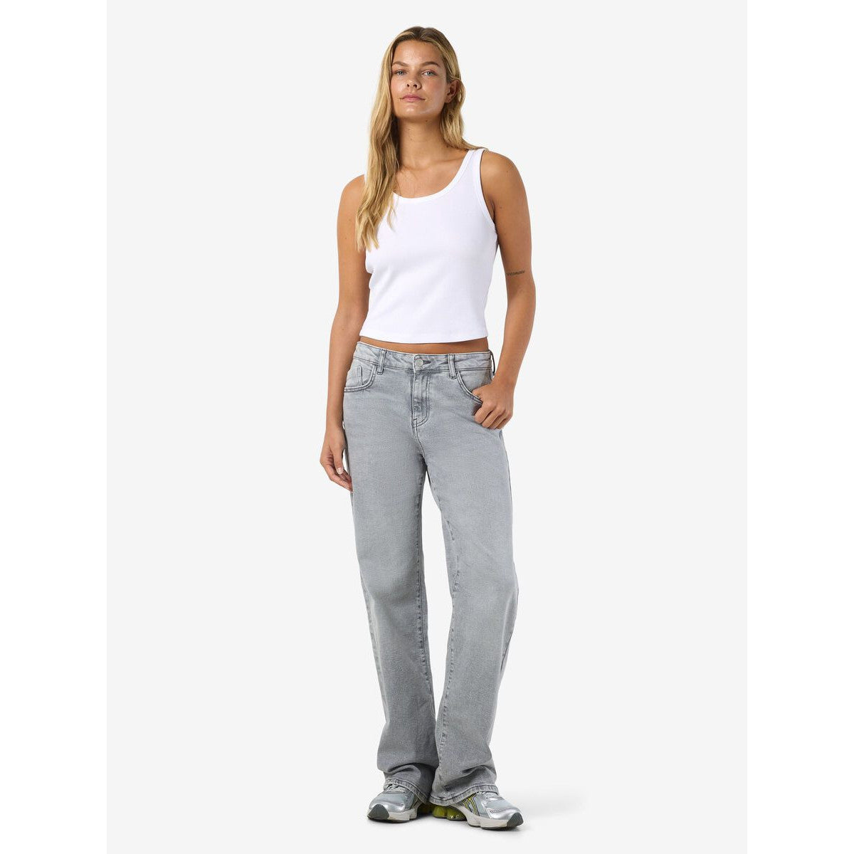 Noisy May Yolanda Mid-Waist Light Grey Straight Fit Jeans - Comfortable Denim