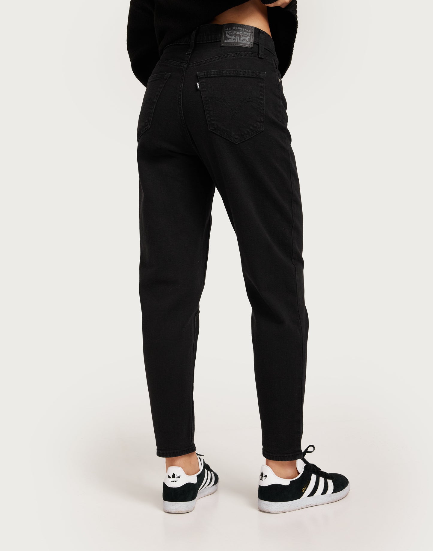 Levi's Classic Black High Waisted Mom Jeans - Comfortable Five-Pocket Denim