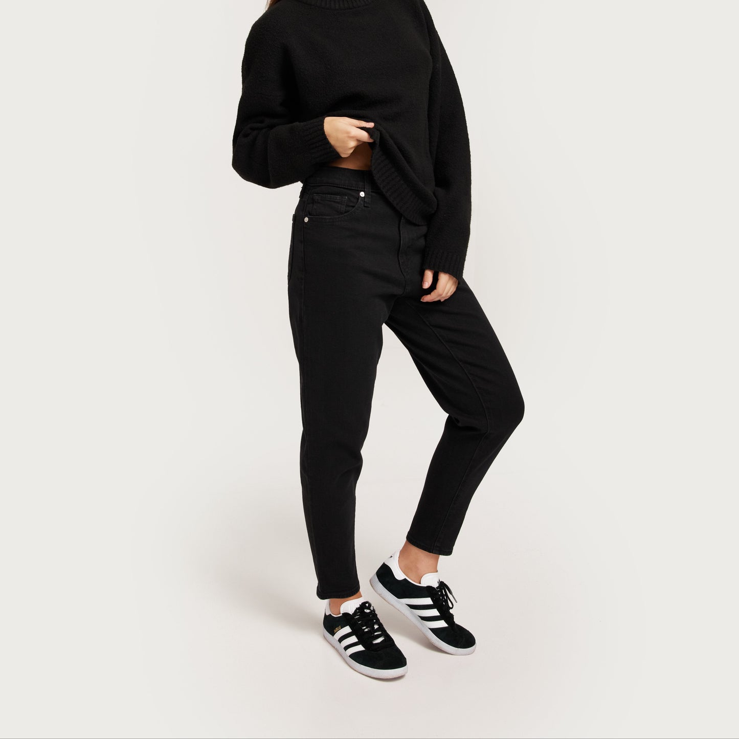 Levi's Classic Black High Waisted Mom Jeans - Comfortable Five-Pocket Denim