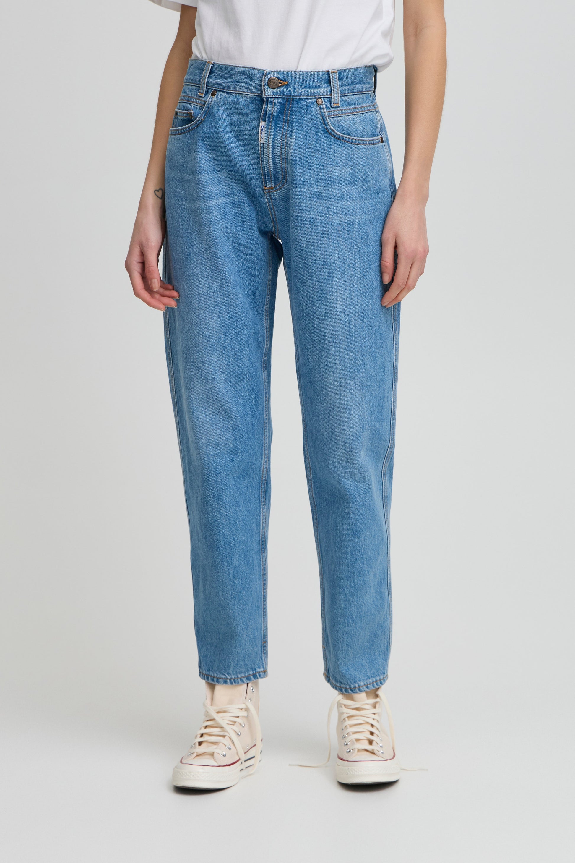 BAPAOLO Women's Stonewash Cropped Jeans: Comfortable Cotton Denim, Stylish Mid-Rise Fit