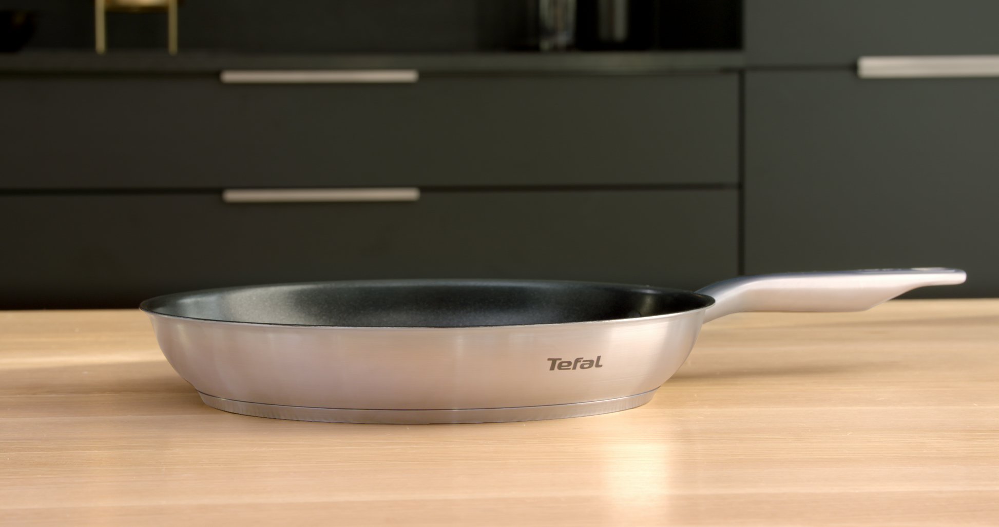https://cdn.shopify.com/s/files/1/2024/3091/products/6.E4910625TefalVirtuosoInductionStainlessSteelFrypan28cmLifestyleImage5.png?v=1754548915