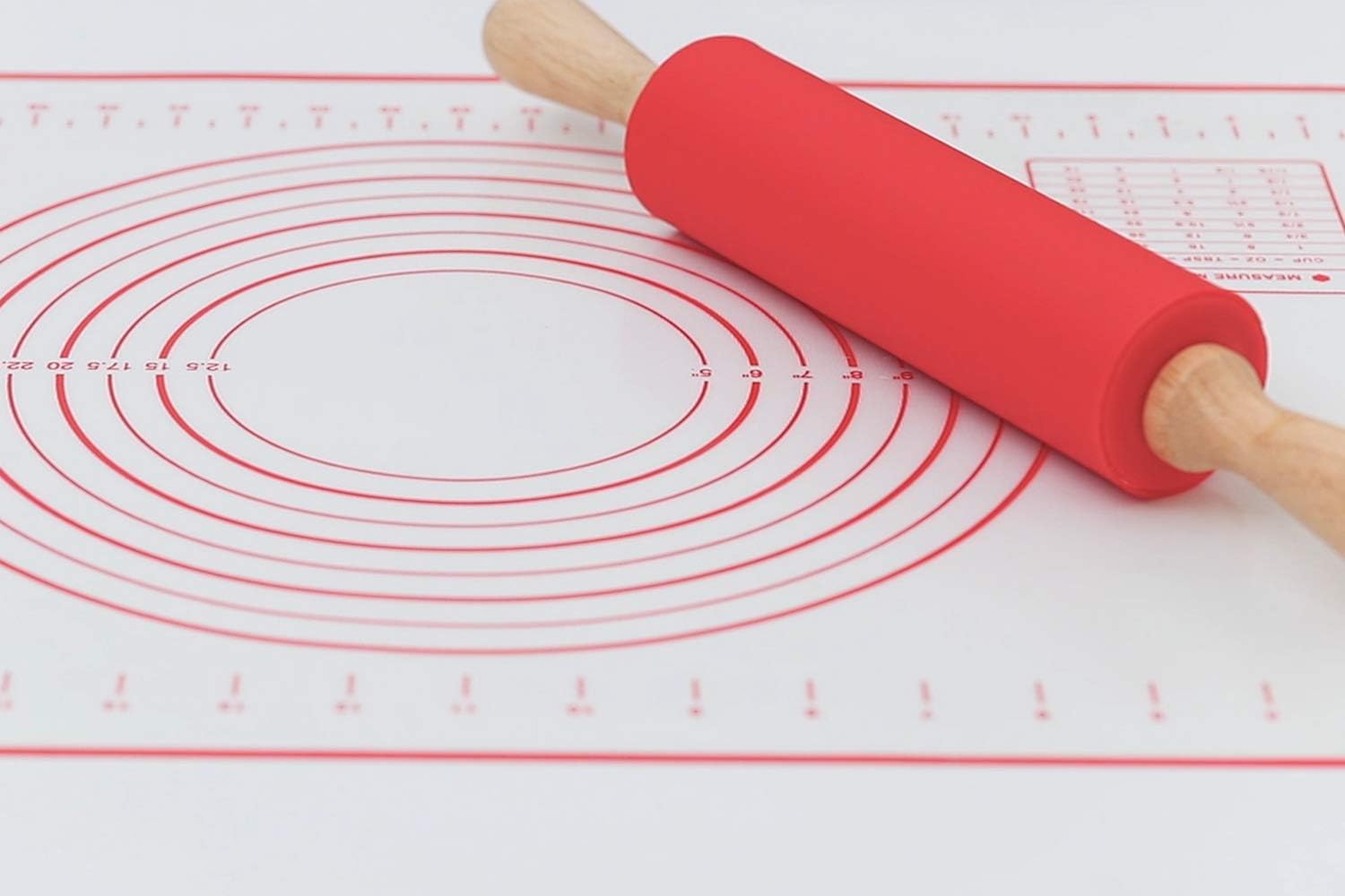 Donado Silicone Rolling Pin and Baking Mat Set with Measurements 38 cm Red