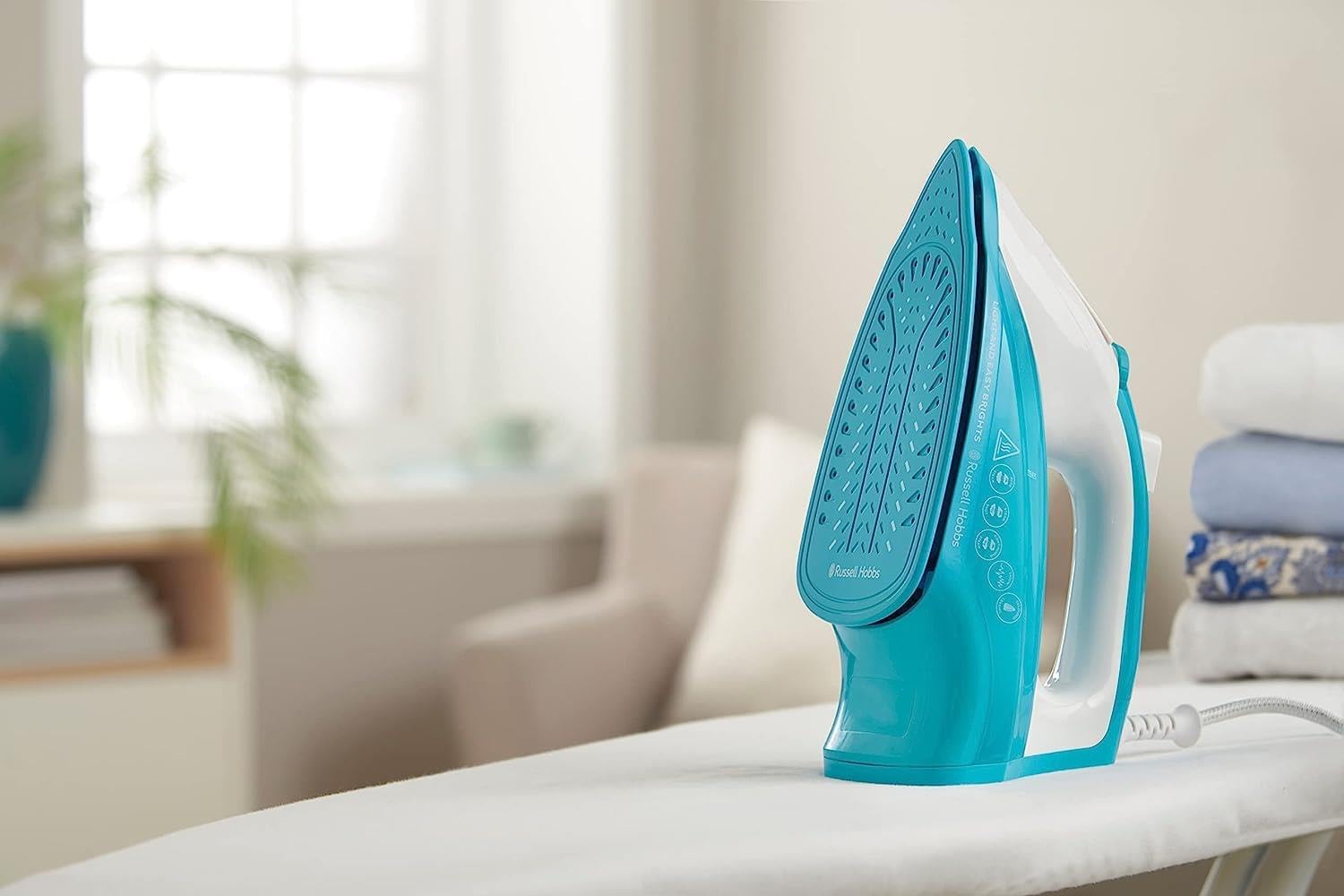 Russell Hobbs Light & Easy Brights Aqua Steam Iron 240ml
