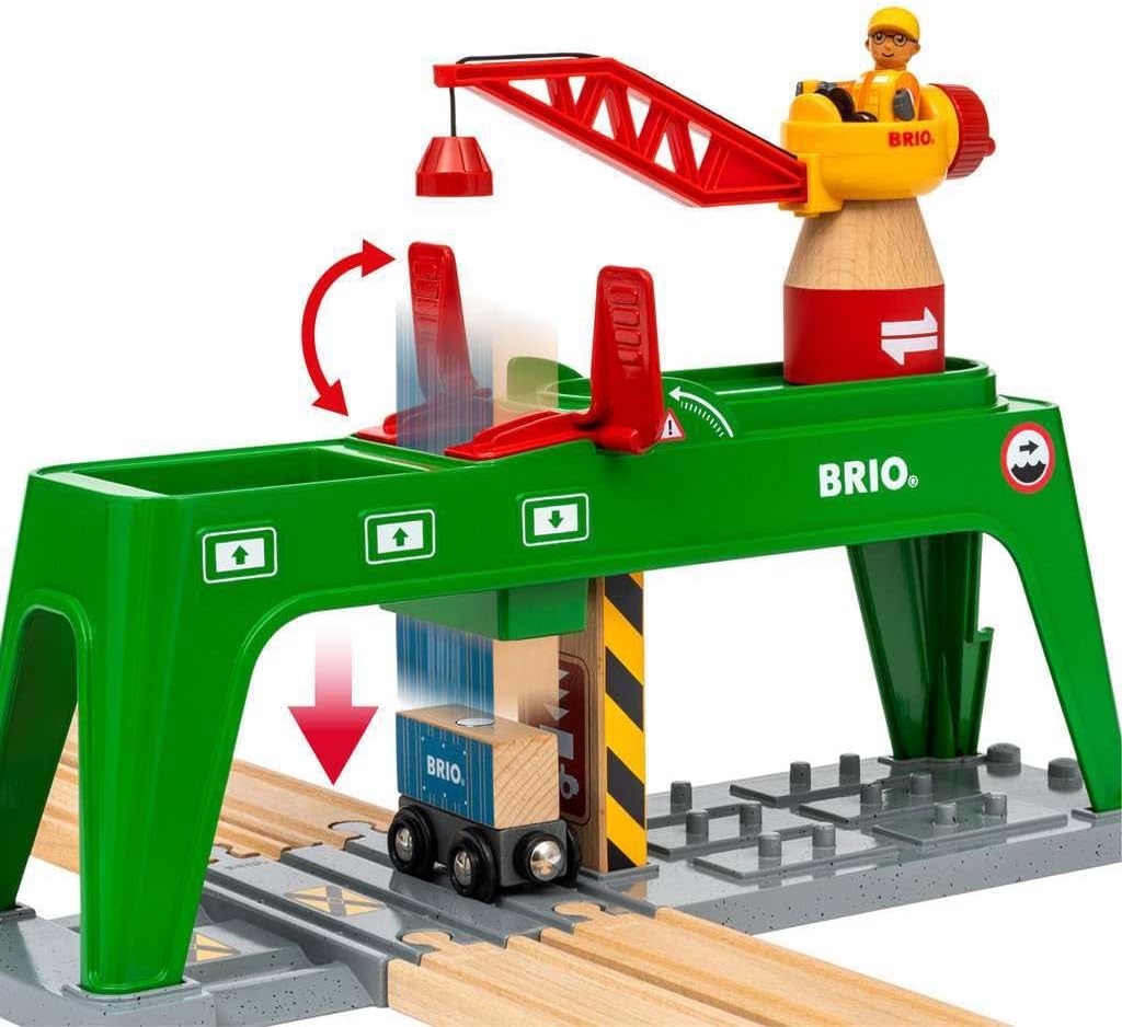 BRIO World Green Container Crane with Magnetic Hook