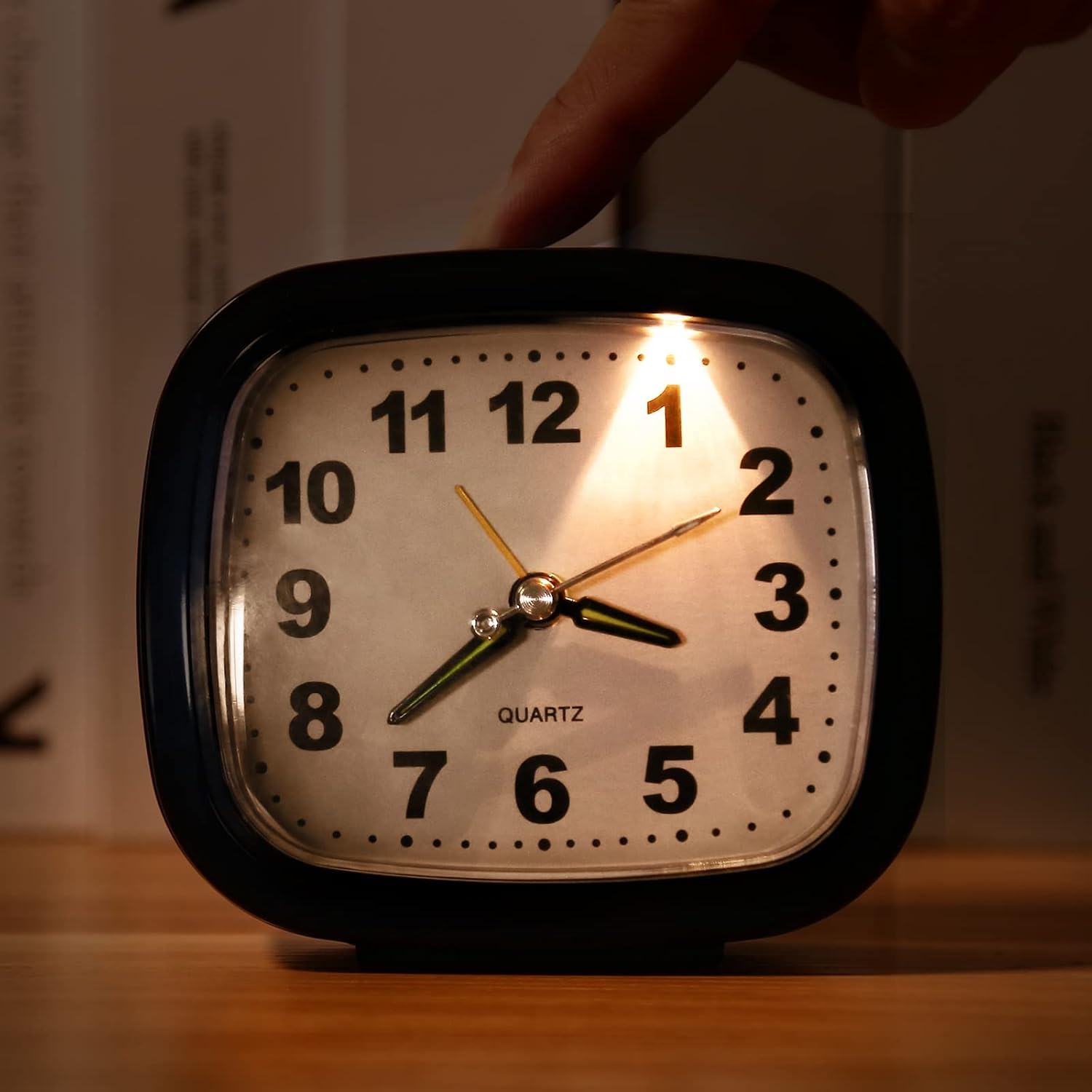 Ankilo Silent Analog Alarm Clock for Bedroom