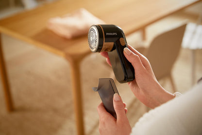 Philips Fabric Shaver GC026/80 Lint Remover with Adjustable Height