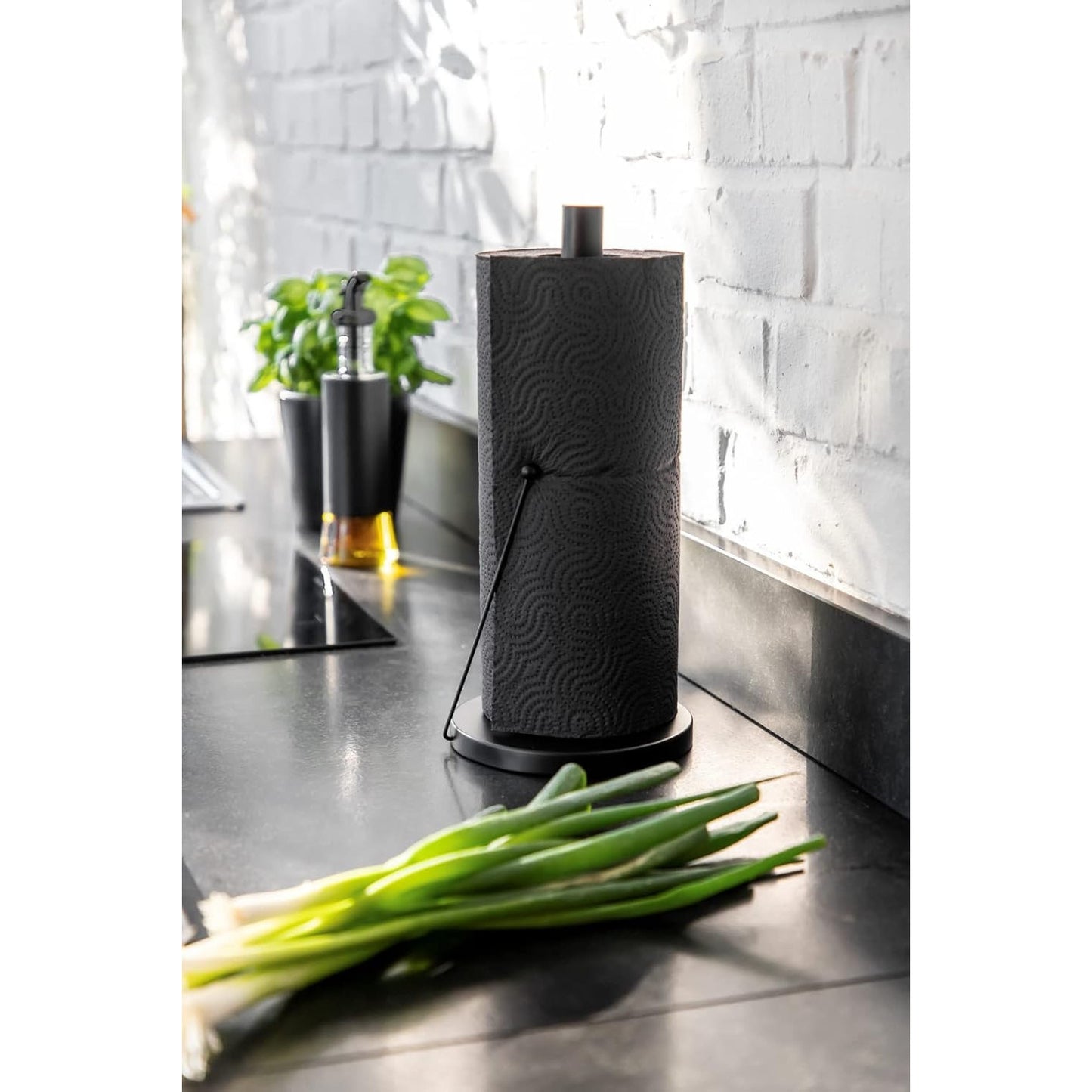 WENKO Clayton Black Free-Standing Kitchen Roll Holder – Powder-Coated Metal, Ø15×33cm