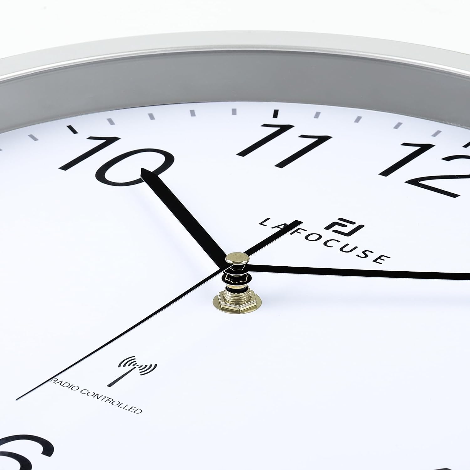 Lafocuse 30 cm Radio-Controlled Wall Clock Silent No Ticking Silver
