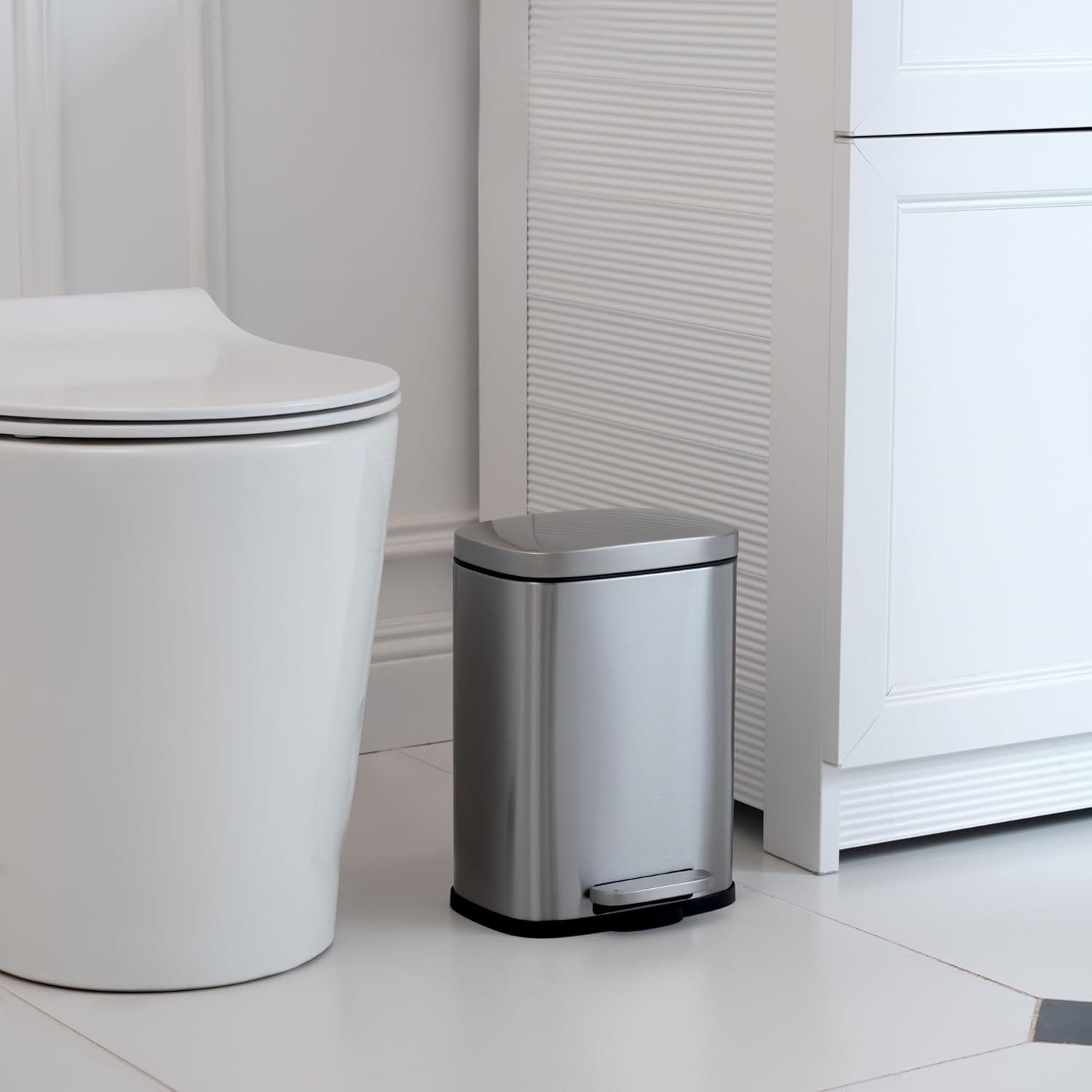Amazon Basics 5L Soft-Close Kitchen Waste Bin with Pedal