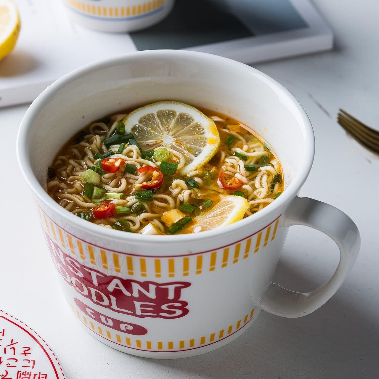 Large Red Ceramic Ramen Bowl with Lid – 34oz Capacity