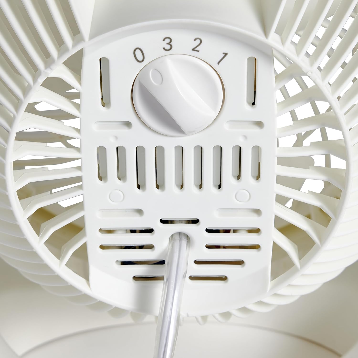 Amazon Basics Portable Desk Fan 18 cm Quiet Operation 3‑Speed White