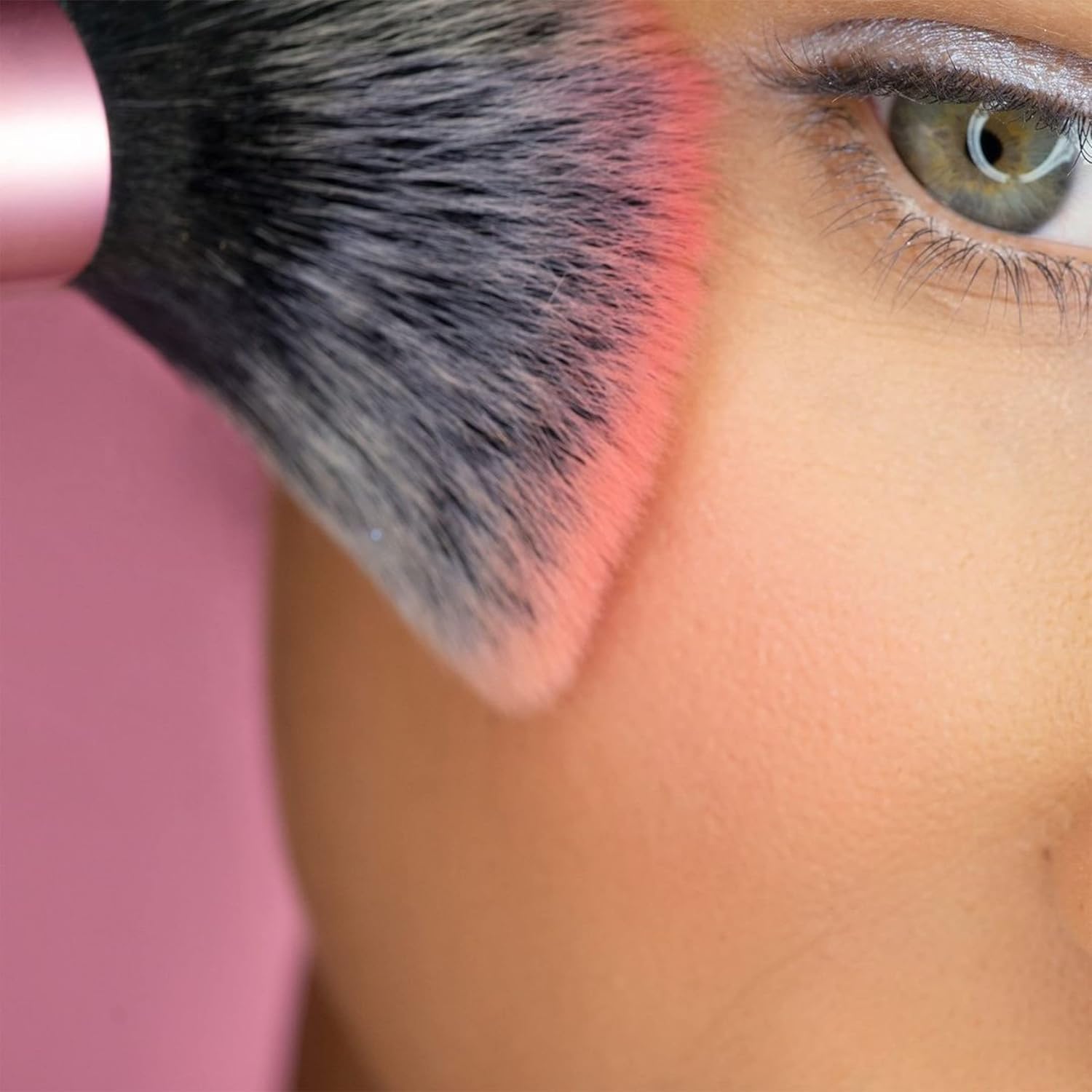 Real Techniques Mini Travel Brush for Blush, Bronzer & Powder