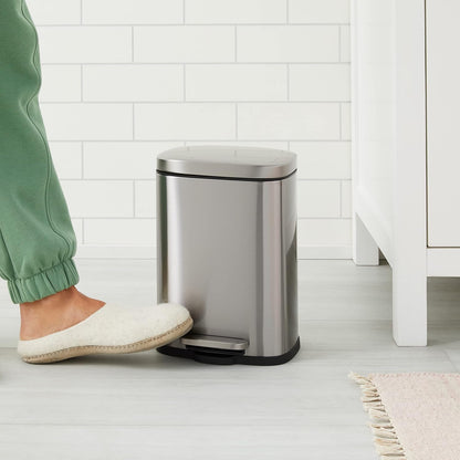 Amazon Basics 5L Soft-Close Kitchen Waste Bin with Pedal