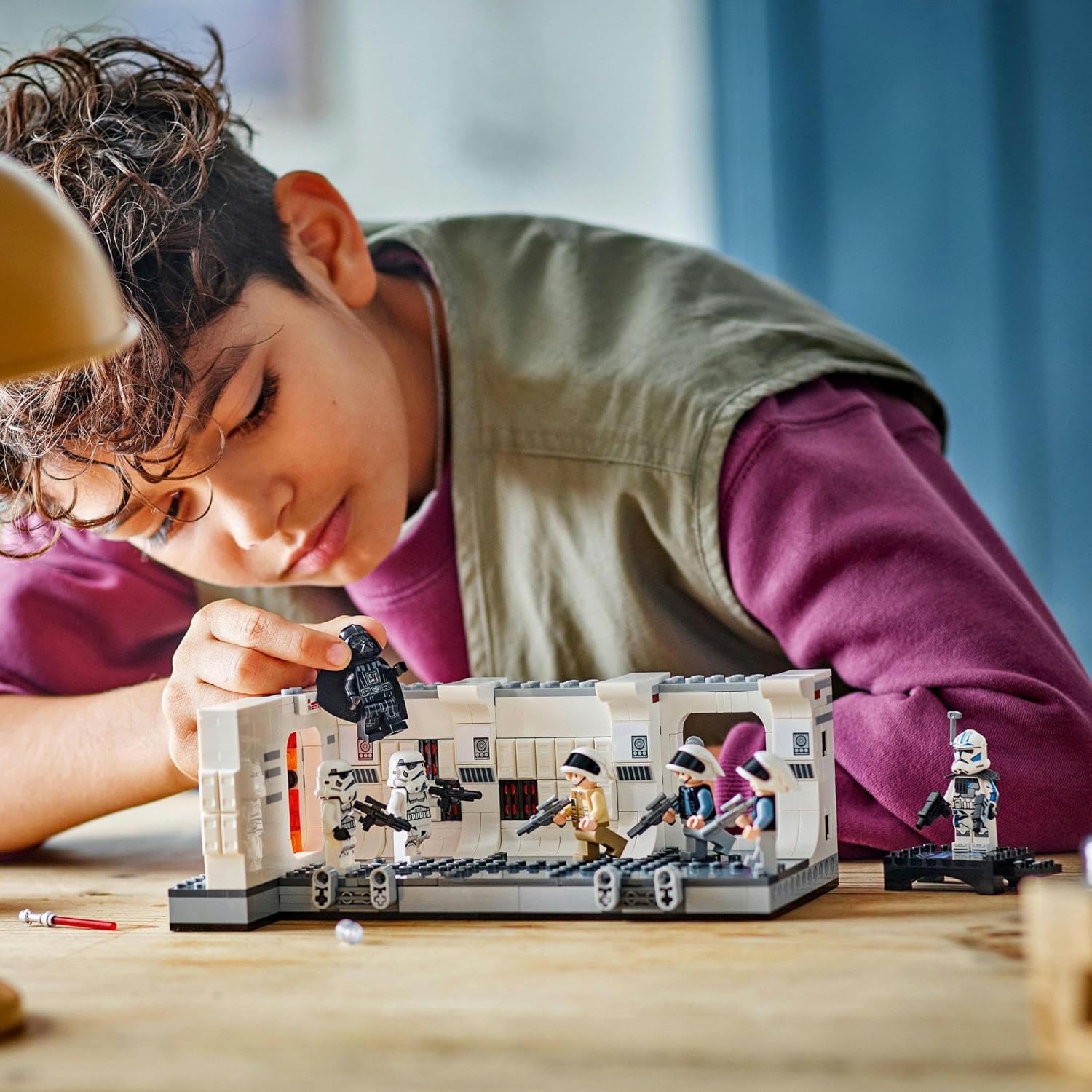 LEGO Star Wars Boarding Tantive IV Set with 7 Minifigures