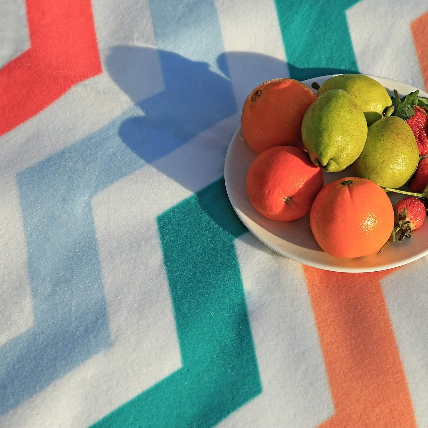 SONGMICS Waterproof Foldable Picnic Blanket 150x200cm Red Wave