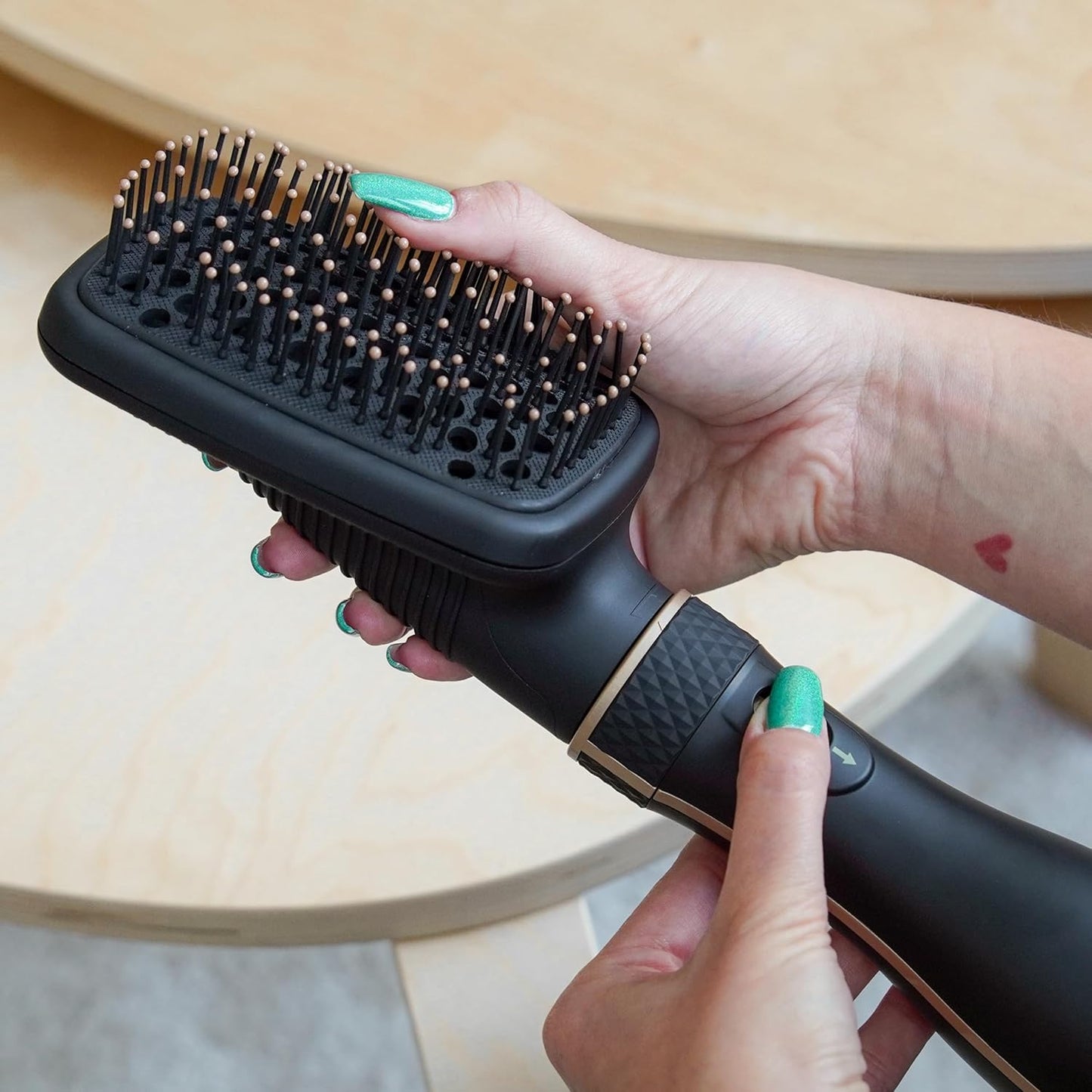 Demeliss Saint Algue 2-in-1 Volume & Style Hair Dryer Brush