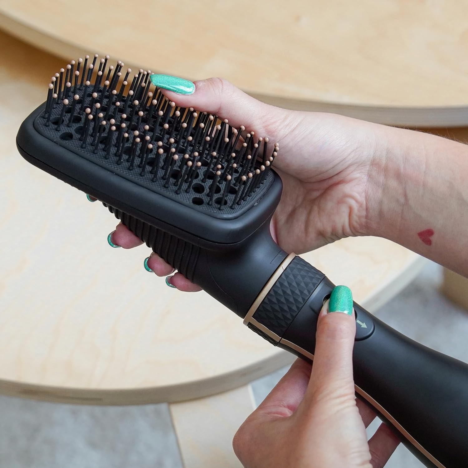 Demeliss Saint Algue 2-in-1 Volume & Style Hair Dryer Brush