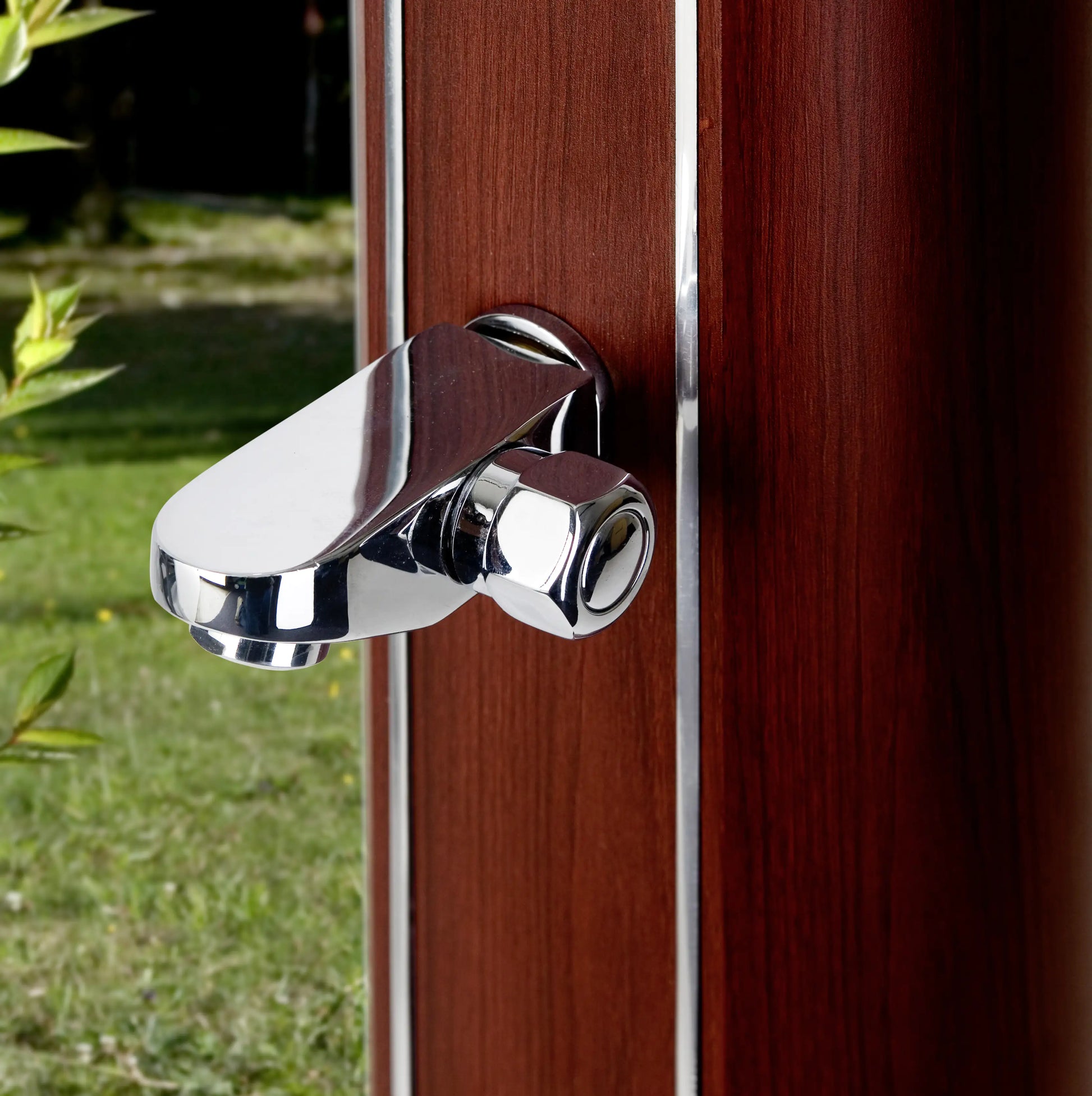 GRE 32-Liter Wood-Look Solar Shower, Foot Faucet, Outdoor Pool Garden