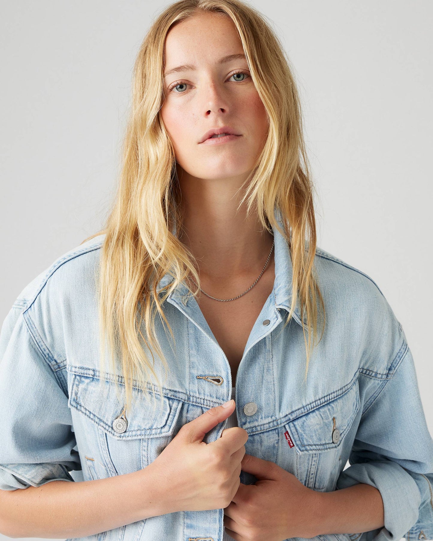 Shrunken '90s Linen Denim Lightweight Women's Trucker Jacket Light Wash