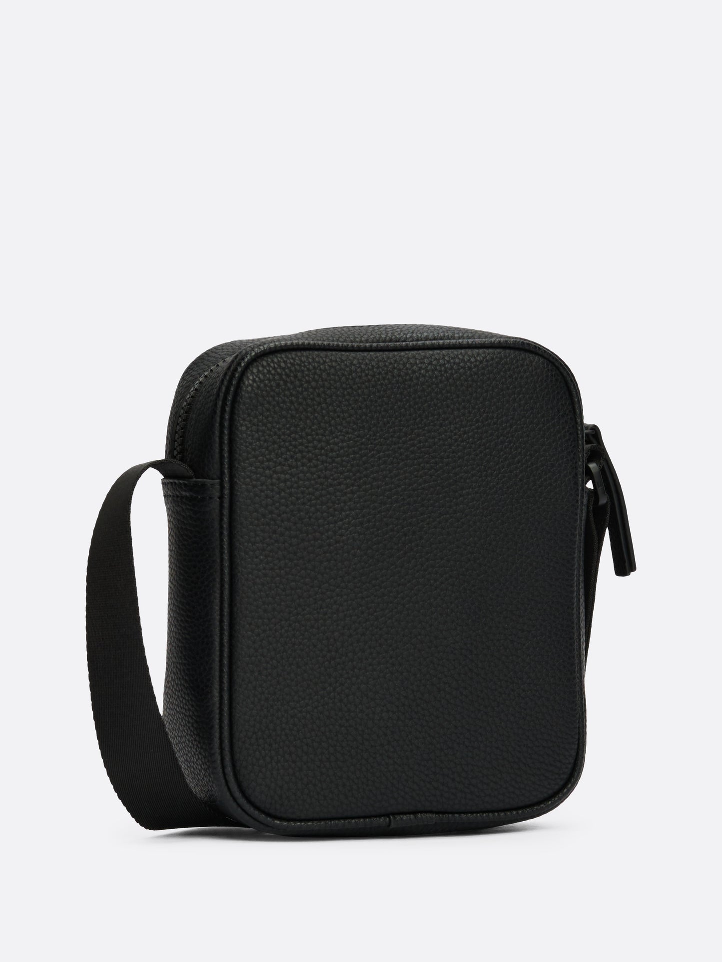Tommy Hilfiger Essential Small Reporter Bag, Durable Pebble Grain Crossbody, Adjustable Strap, Black