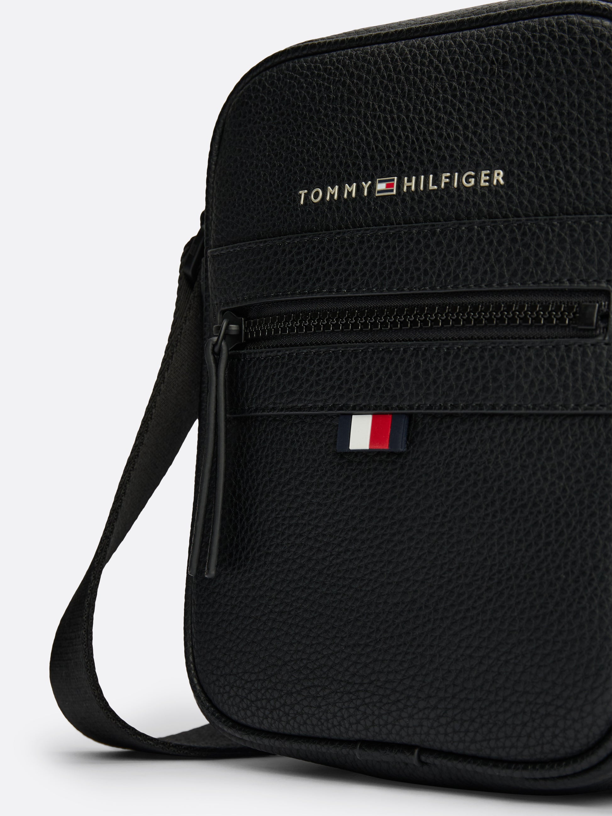 Tommy Hilfiger Essential Small Reporter Bag, Durable Pebble Grain Crossbody, Adjustable Strap, Black