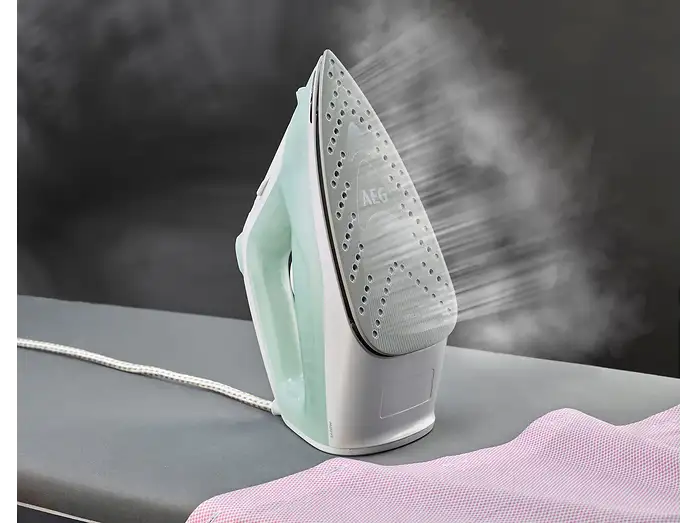 AEG DB1740LG Easyline Steam Iron 2400W