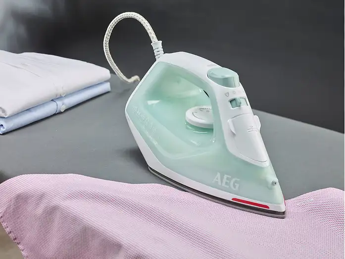 AEG DB1740LG Easyline Steam Iron 2400W