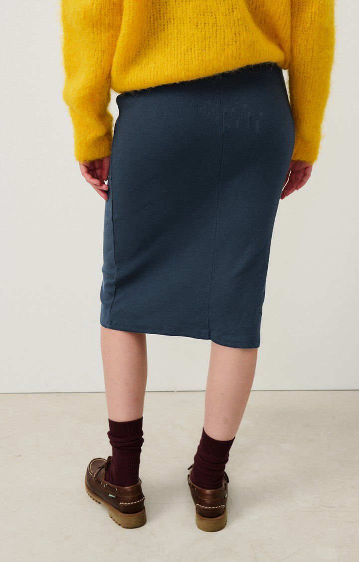 https://www.americanvintage-store.com/dw/image/v2/BGNV_PRD/on/demandware.static/-/Sites-master-catalog/default/dw9b8c5ca7/images/productPictures/H24/BLA13AH24/BLA13AH24-NAVYCH-MODEL-2-large.jpg?sw=720&sh=1125