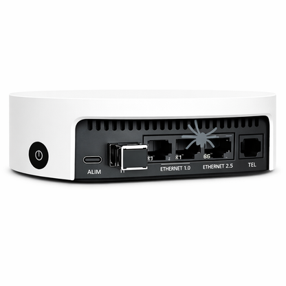 Freebox POP Server with original charger