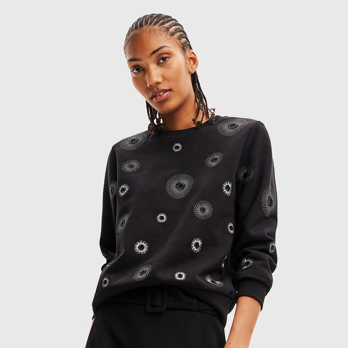 Desigual Women's Black Embroidered Crewneck Sweatshirt: Chic Cotton-Blend Comfort