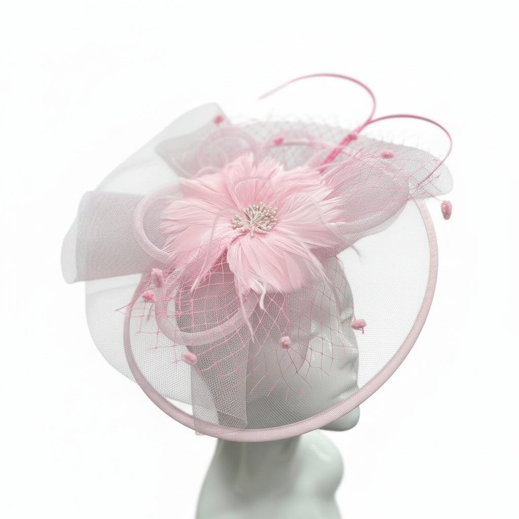 https://cdn.shopify.com/s/files/1/2540/3378/files/Pink-Large-Fascinator-With-Feather-Flower-Netting-Fascinators.jpg?v=1743673208