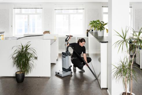 https://media.nilfisk.com/images/SC100_office-suction-hose-ps-WebsiteLarge-TECPTF.jpg