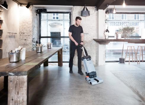 https://media.nilfisk.com/images/SC100_restaurant-ps-WebsiteLarge-TECHNN.jpg