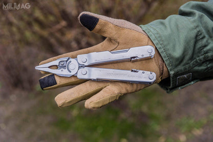 Leatherman Super Tool 300 Heavy-Duty Multi-Tool, 19-in-1, Stainless Steel, Gray