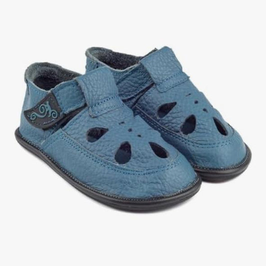 Blue children's sandals on Amazon with product details and color options.