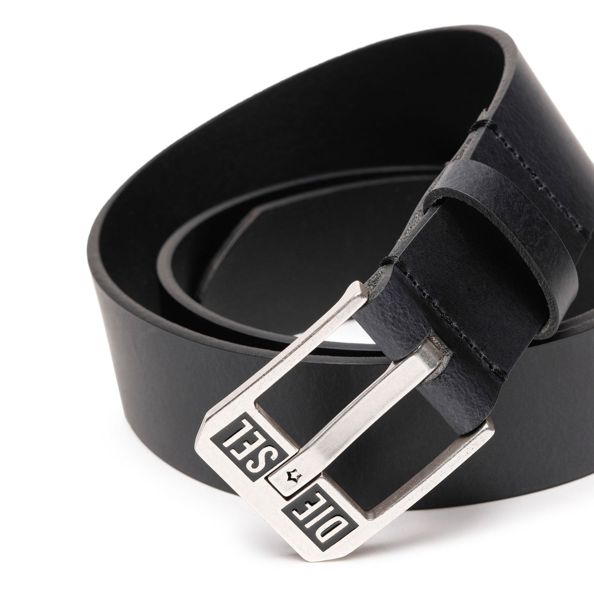 https://dk.diesel.com/dw/image/v2/BBLG_PRD/on/demandware.static/-/Sites-diesel-master-catalog/default/dweba9c703/images/large/X08880_P1913_H5903_E.jpg