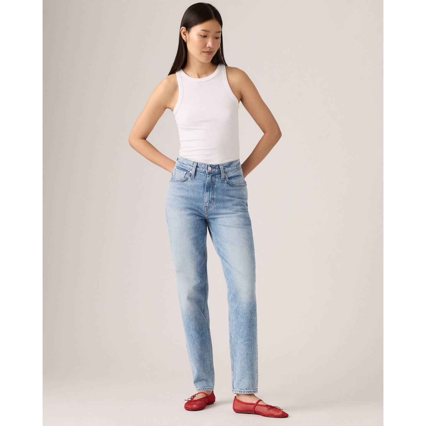 Levi's 80s Mom Women's High-Rise Tapered Jeans in Medium Wash