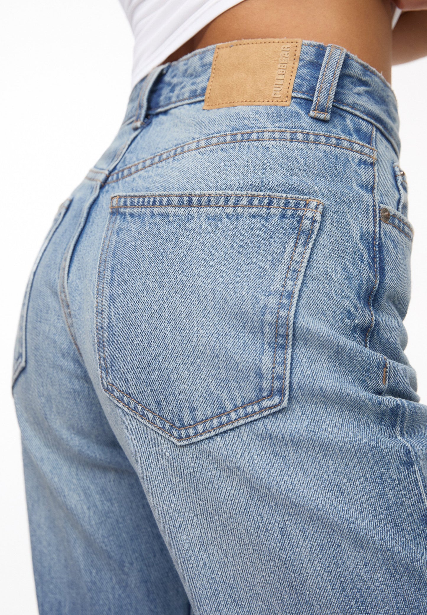 PULL&BEAR Women's Mid-Waist Straight Leg Jeans in Classic Blue Denim