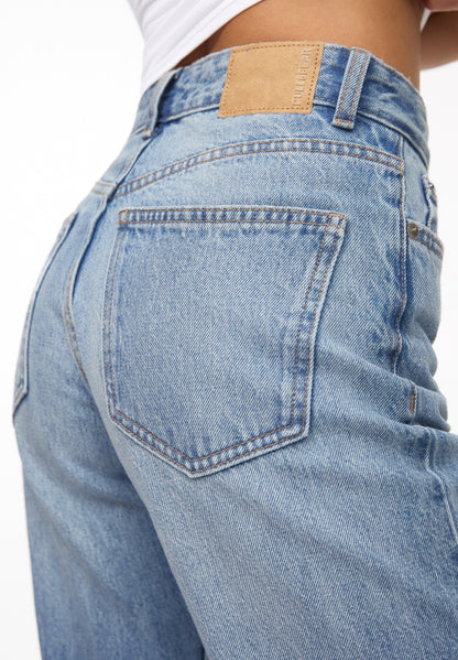 PULL&BEAR Women's Mid-Waist Straight Leg Jeans in Classic Blue Denim