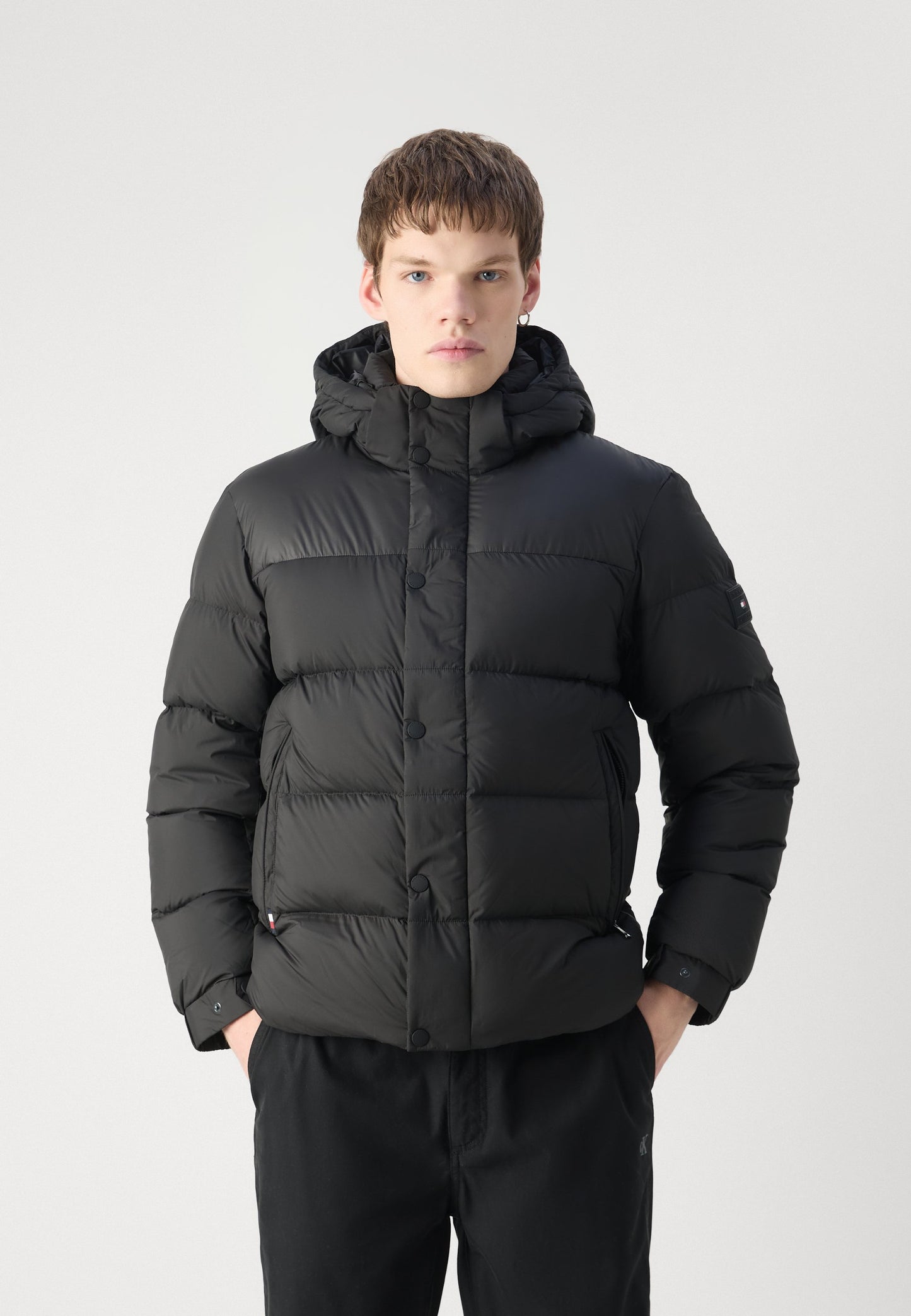 Tommy Hilfiger Men's Black Hooded Puffer Down Jacket Warm Water-Repellent Wind-Resistant