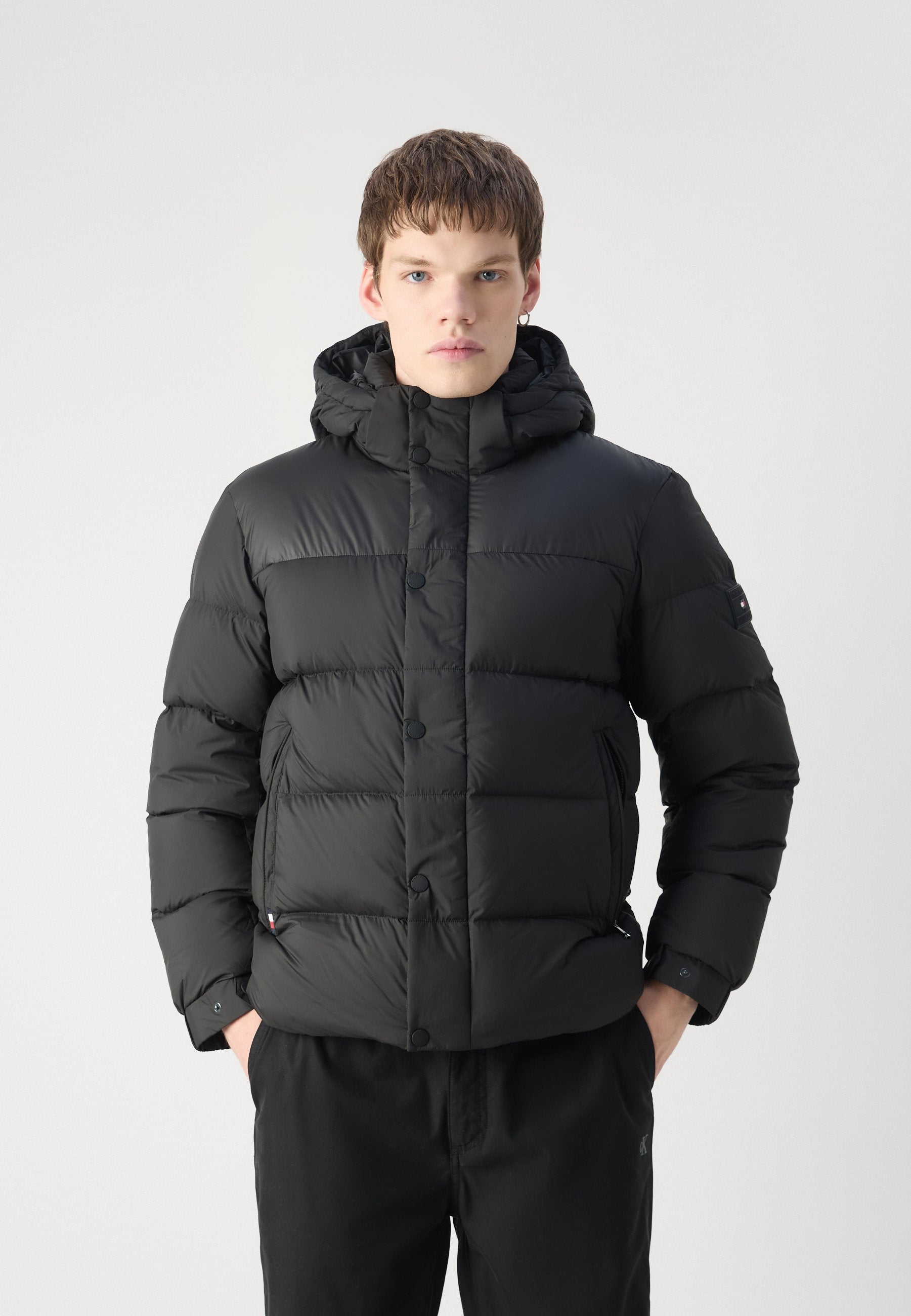 Tommy Hilfiger Men's Black Hooded Puffer Down Jacket Warm Water-Repellent Wind-Resistant
