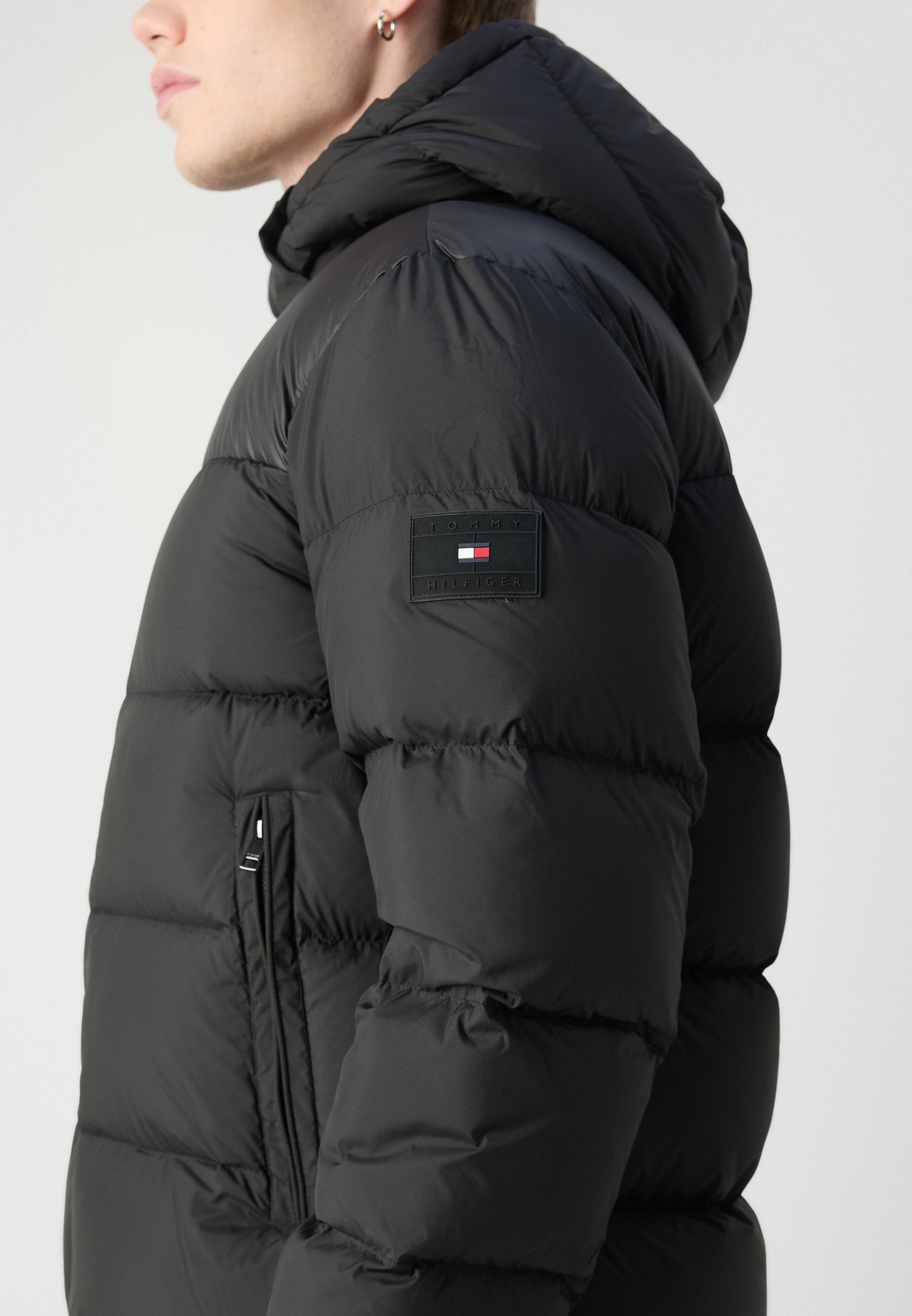 Tommy Hilfiger Men's Black Hooded Puffer Down Jacket Warm Water-Repellent Wind-Resistant