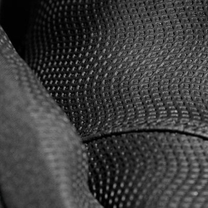 https://cdn.siroko.com/s/files/1/1220/6874/products/pitztal-black-snow-mittens-lookbook-01-mobile/1200/700/crop_center.jpg?v=1682678545