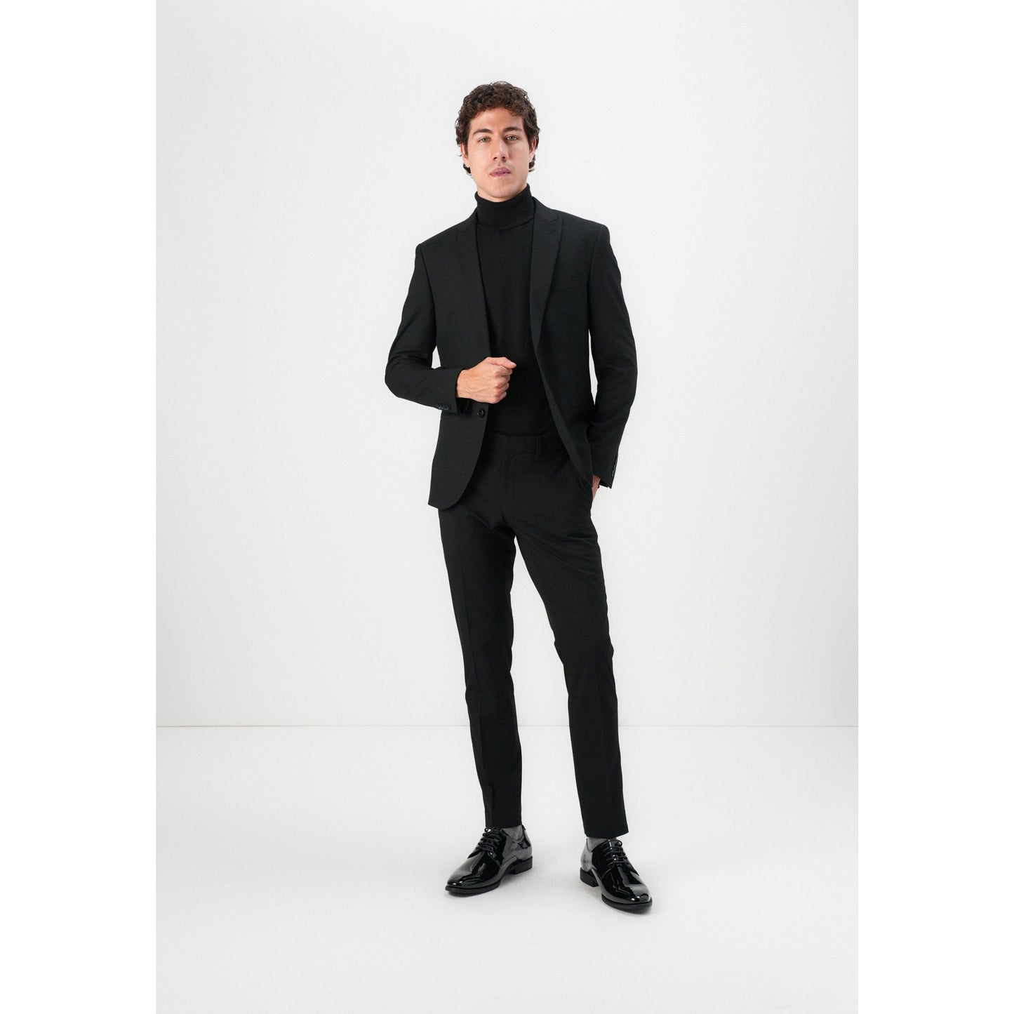 Elegant Isaac Dewhirst Soloman Slim Fit Black Two-Button Suit Jacket