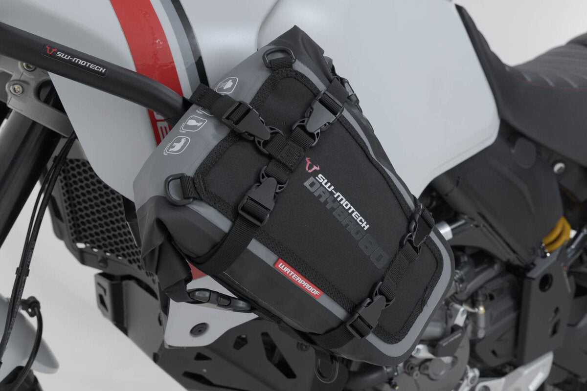 https://cdn.shopify.com/s/files/1/0587/6468/9606/files/drybag80l3.jpg?v=1699909756