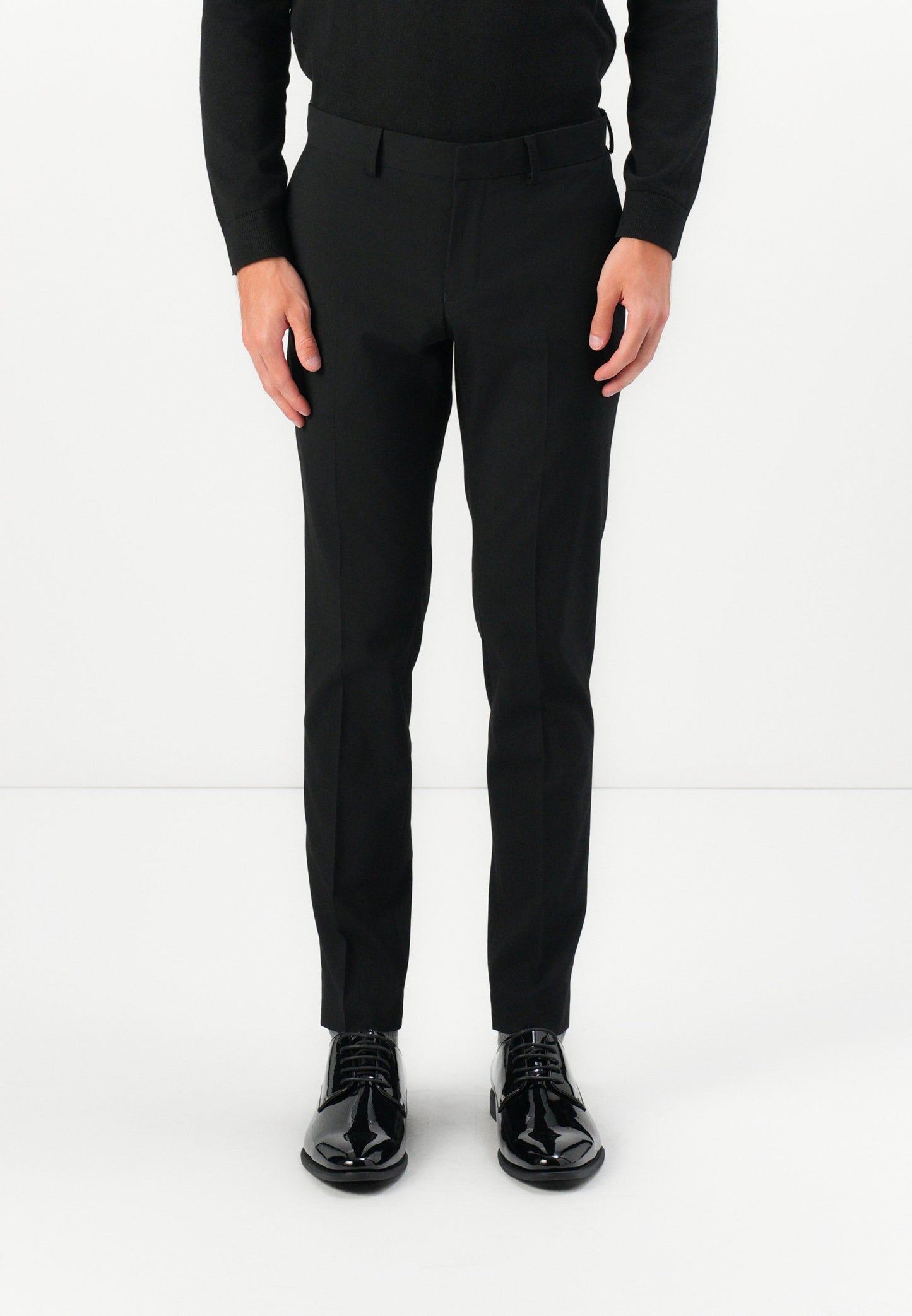 Elegant Isaac Dewhirst Soloman Slim Fit Suit