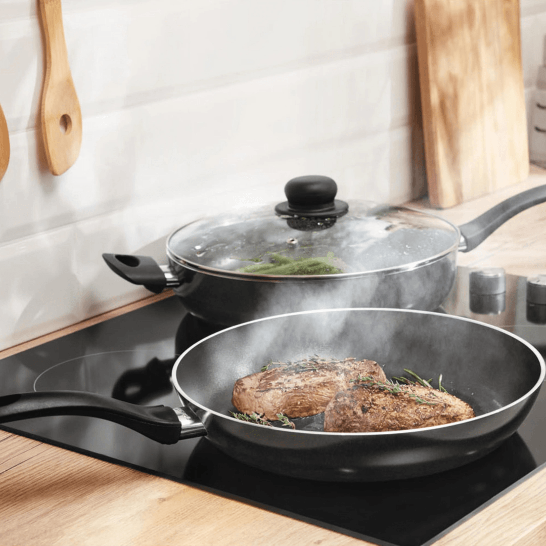 https://cdn.shopify.com/s/files/1/0783/4651/8838/files/ernesto-aluminum-pan-o-28-cm-european-house-hold-2-38619578466614.png?v=1749793290