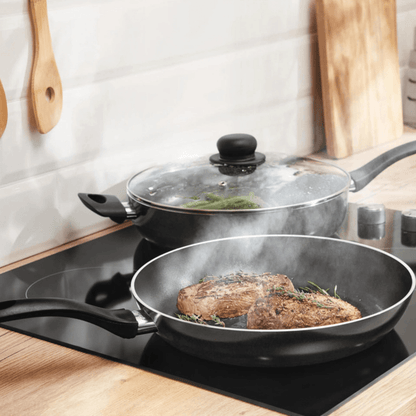 https://cdn.shopify.com/s/files/1/0783/4651/8838/files/ernesto-aluminum-pan-o-28-cm-european-house-hold-2-38619578466614.png?v=1749793290