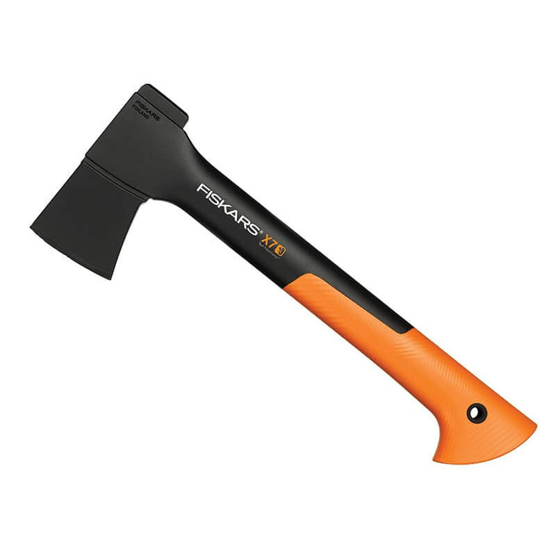 Fiskars XS-X7 Lightweight Camping Axe, Durable Outdoor Chopping Tool, Unbreakable Handle